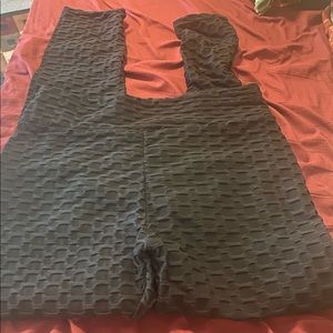 Black butt lifting leggings